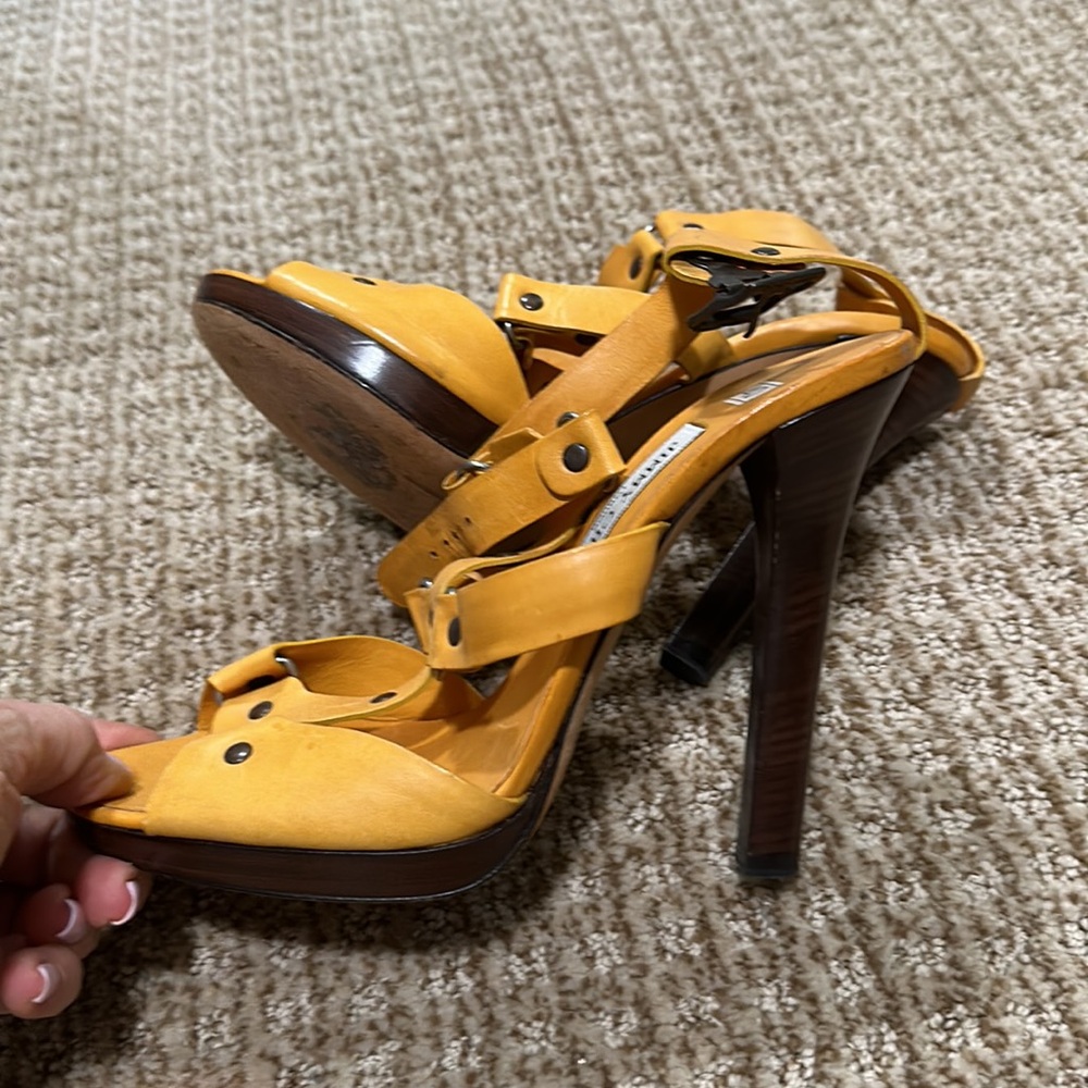 Nice shoes - Picture 2 of 4